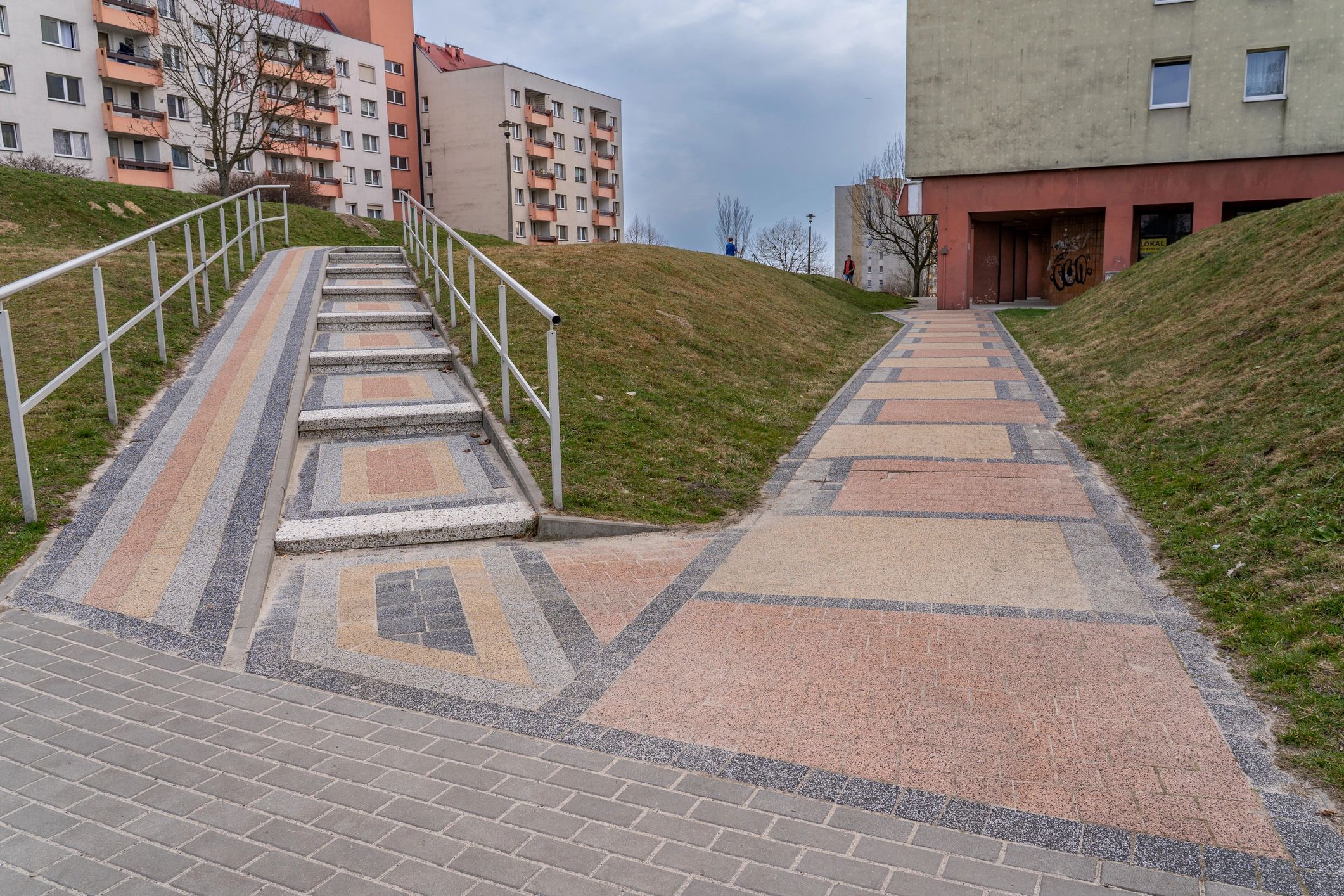Residential multi-unit property walkway and buildings